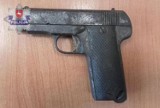 Gmina Urszulin: Podczas rozbiórki domu znaleźli pistolet z I wojny światowej