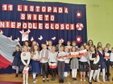 Sławno: SP nr 1 śpiewała hymn Polski [ZDJĘCIA] - uroczysty apel - 2019 r.