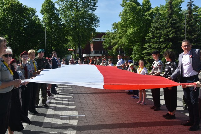 Mazurek Dąbrowskiego przed Pomnikiem Marszałka Józefa Piłsudskiego