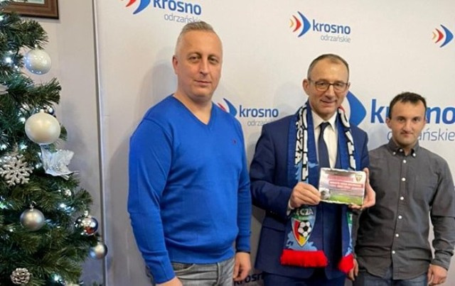 Przedstawiciele Tęczy, prezes Tomasz Walczak oraz wiceprezes Grzegorz Jurojć przedstawili swoje plany wobec drużyny burmistrzowi Markowi Cebuli.