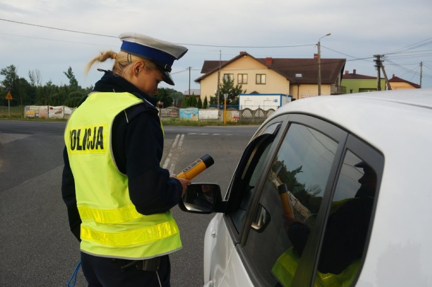 Kłobuck: Policja kontroluje trzeźwość kierowców [FOTO]