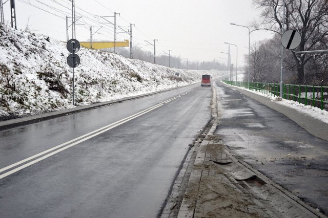 Kierowcy korzystający z ul. Rogozińskiego i Buszkowickiej w Przemyślu, mogą już korzystać z nowo przebudowanego odcinka tej trasy.