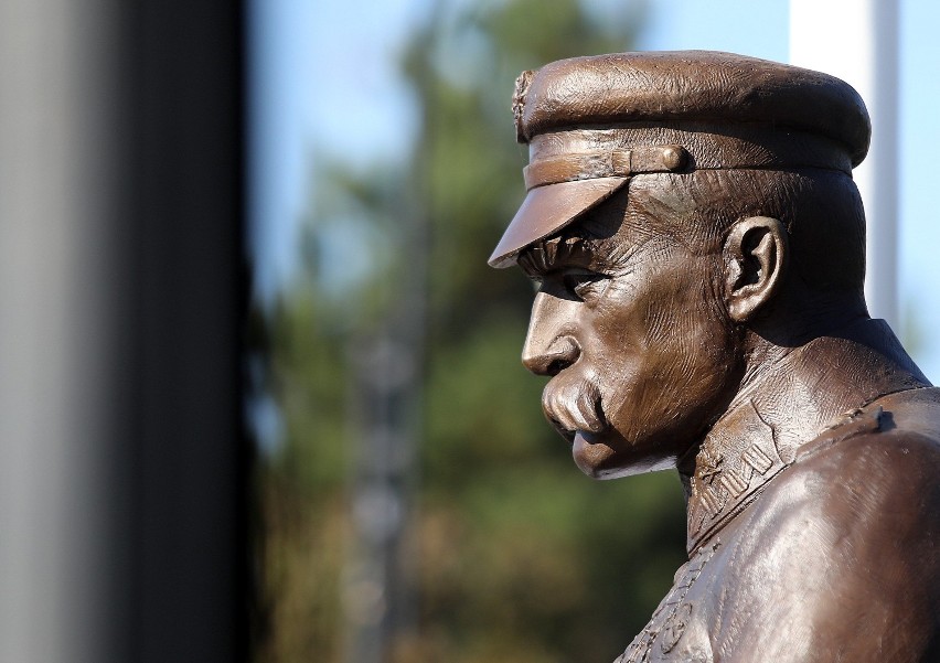 Odsłonięcie pomnika marszałka Piłsudskiego w Wolborzu