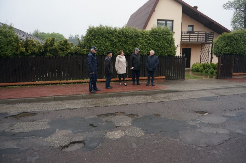 Przegląd dróg w powiecie kłobuckim. Co sprawdzała policja i samorządowcy?