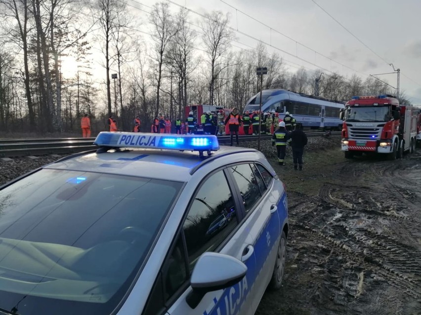 Śmiertelny wypadek na przejeździe kolejowym w Bedoniu.