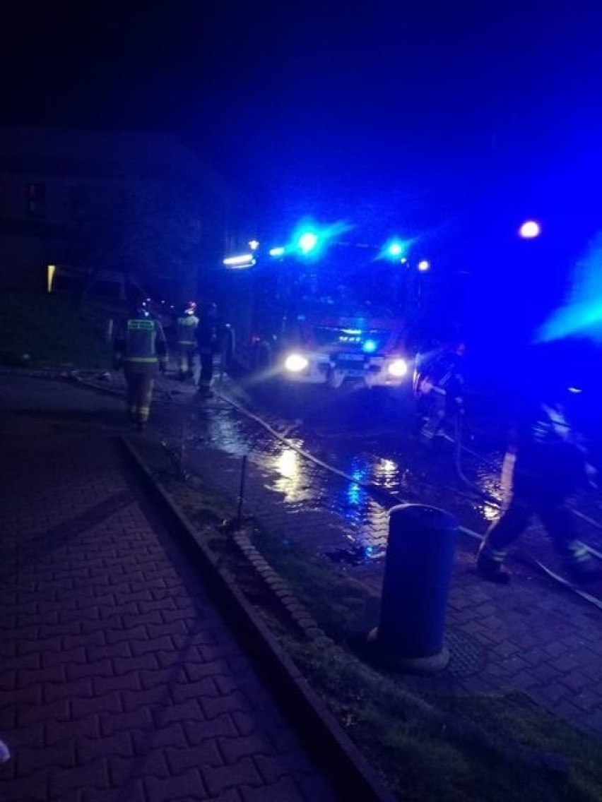 Nocny pożar w szpitalu w Kielcach. Strażacy w akcji