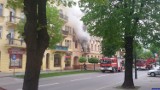 Pożar w Ełku. Policjanci pomogli przy pożarze i sami trafili do szpitala [ZDJĘCIA]