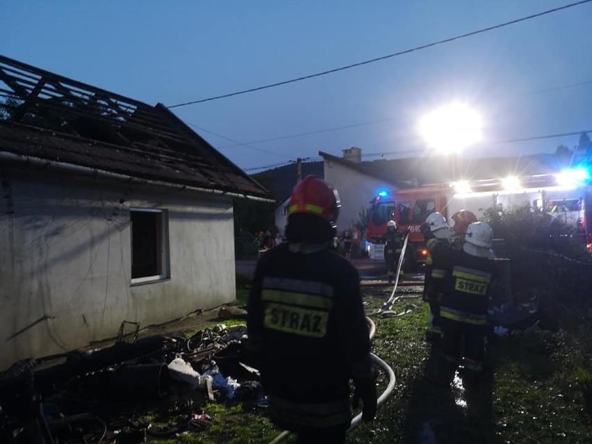 Pożar budynku mieszkalnego. Zdjęcia. Aktualizacja