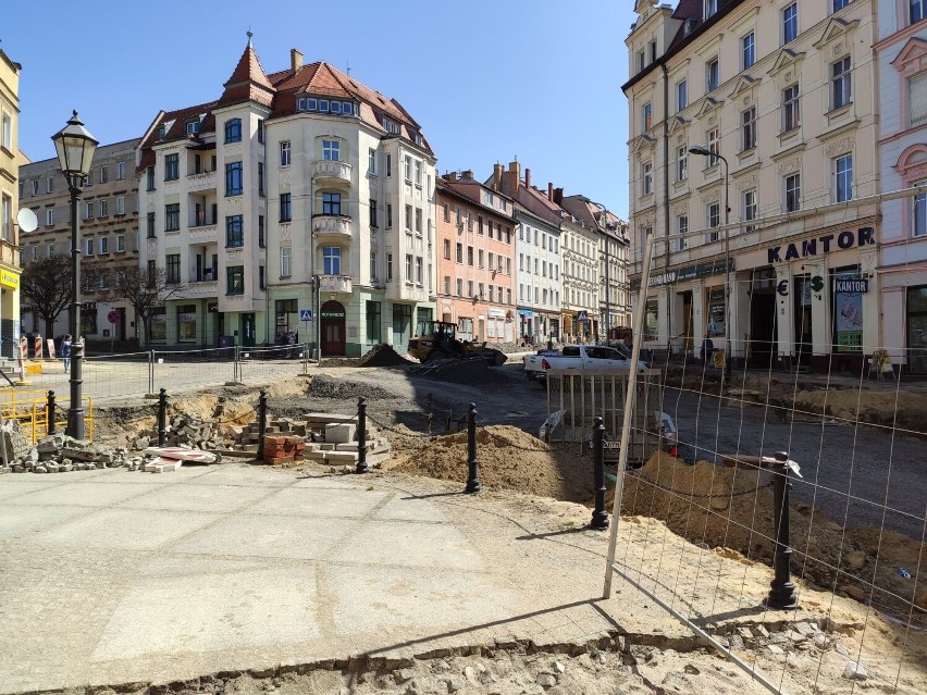 Praca wre na Daszyńskiego nawet w sobotę. Trwa kolejny etap rewitalizacji Śródmieścia w Zgorzelcu