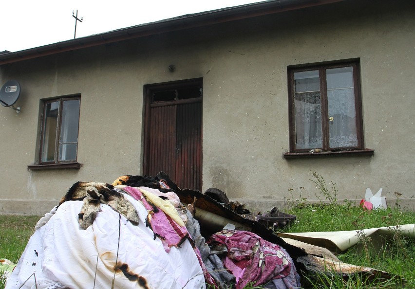 Pożar w Przygłowie - trzy osoby trafiły do szpitala