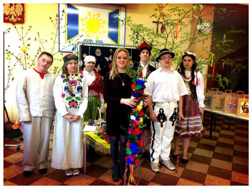 Uczniowie z Kowanówku w świecie folkloru i ludowych tradycji
