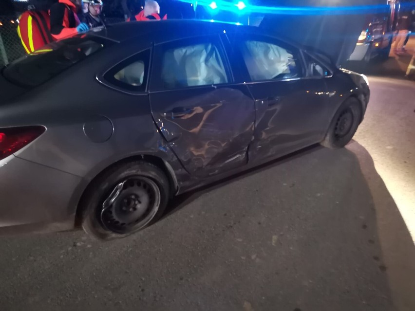 Zderzenie dwóch pojazdów w Granówku. Jedna osoba trafiła do szpitala