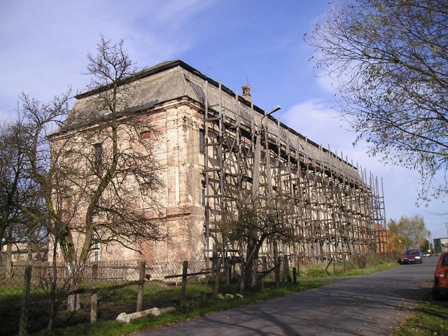 Pałac w Bycinie podzielił los wielu podobnych obiektów.