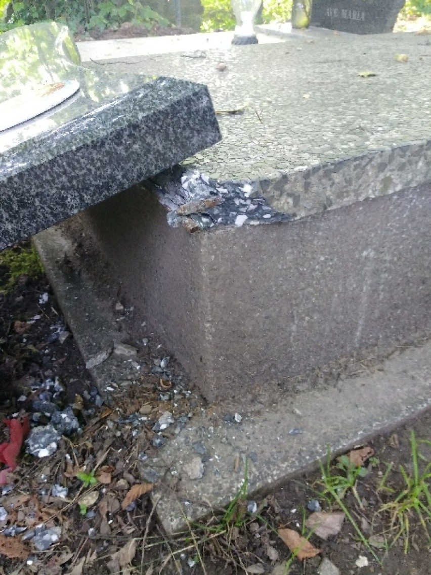 Wałbrzych: Zniszczone nagrobki na cmentarzu komunalnym przy ul. Moniuszki!