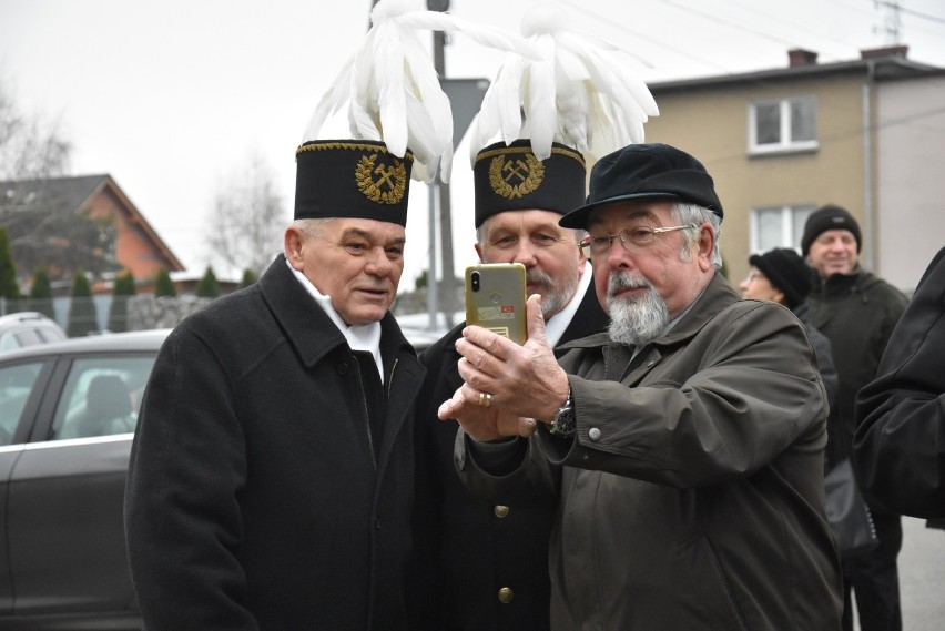 Odsłonięcie rzeźby Gwarka w Reptach Śląskich