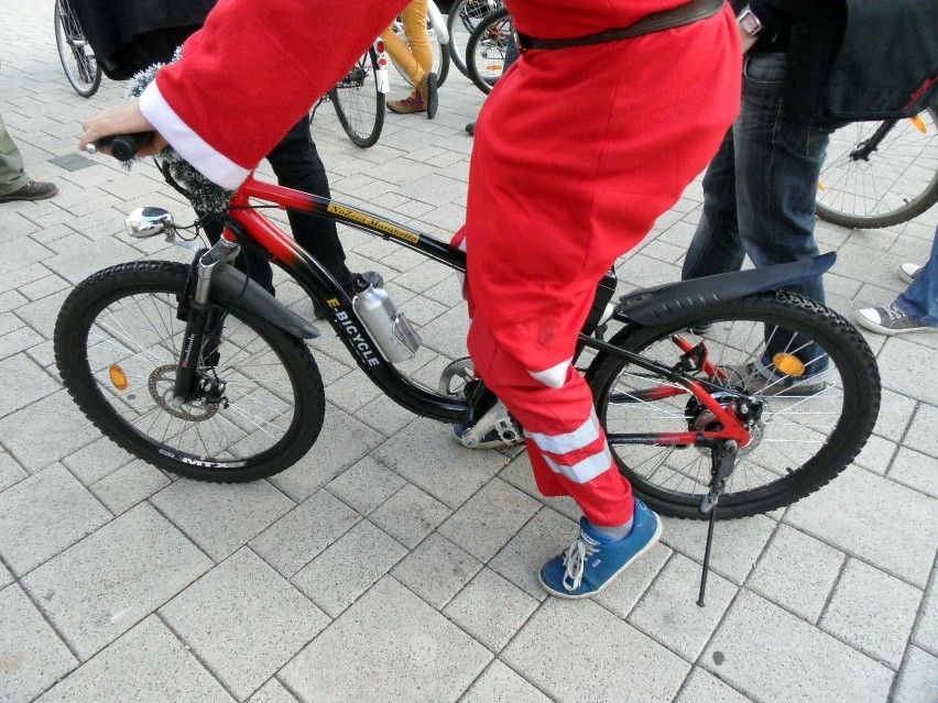 Protest rowerzystów w Słupsku: Słupscy rowerzyści chca nowej ścieżki rowerowej [ZDJĘCIA]