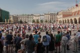 W Krakowie bito rekord Guinnessa we wspólnym tańczeniu krakowiaka [Zdjęcia]