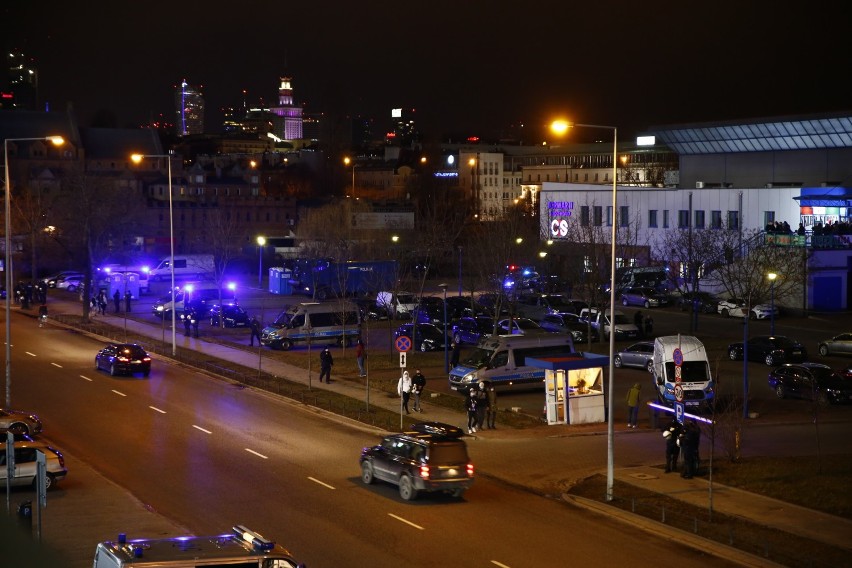 Protest kibiców Legii przeciwko zamknięciu stadionów. "Domagamy się rozsądnego powrotu do normalności"  