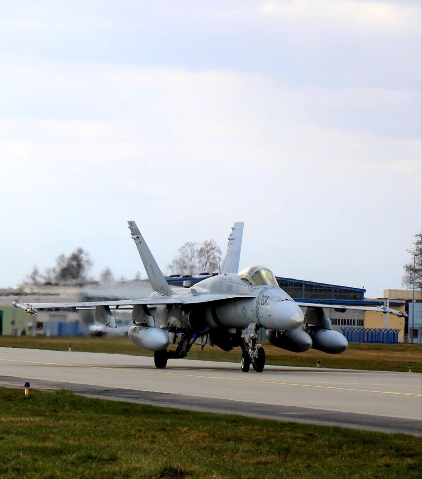 Kolejne  amerykańskie samoloty F18 w bazie w Łasku. Przyleciały prosto z Arktyki