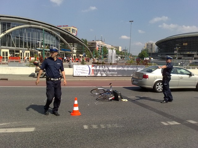 Nieszczęśliwy wypadek na rondzie w Katowicach. Potrącony został ...