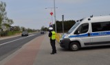 Bytowscy policjanci skontrolowali spaliny 33 aut. Zatrzymali cztery dowody rejestracyjne