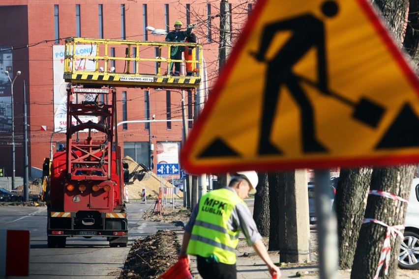 Część Al. Zygmuntowskich zamknięta dla ruchu. Kierowcy jeżdżą na pamięć