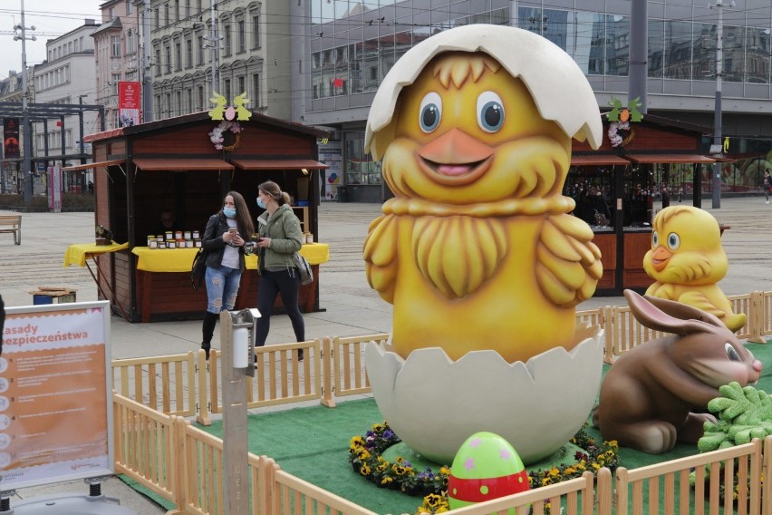 Wielkanocne dekoracje na rynku w Katowicach