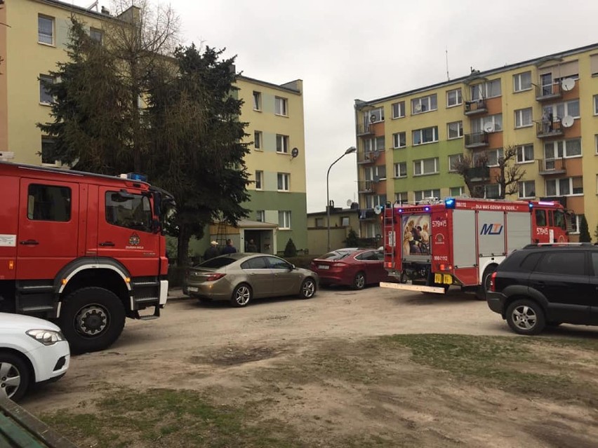 Wybuch gazu w mieszkaniu przy ul. Warszawskiej w Szadku ZDJĘCIA              