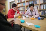 Biblioteka Publiczna w Otmuchowie organizuje zajęcia z szydełkowania