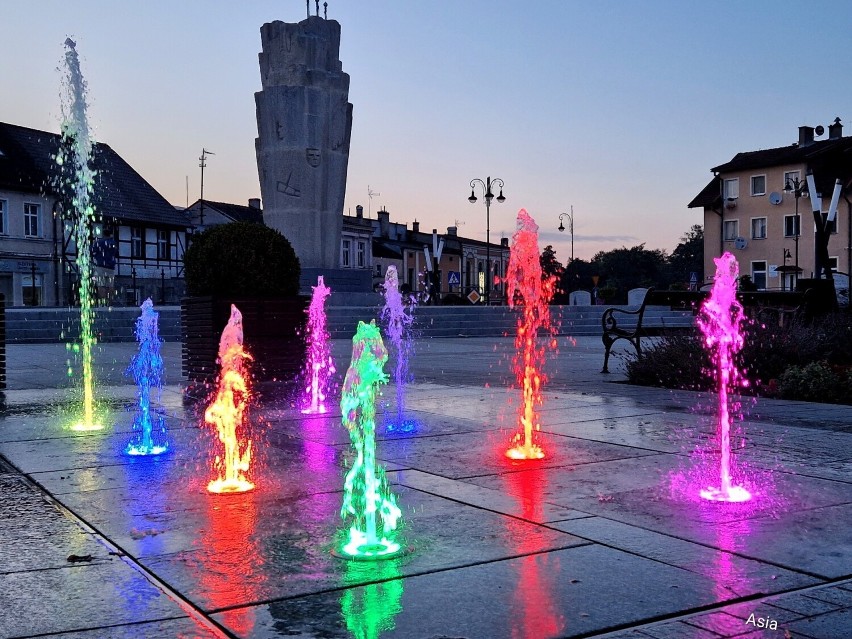 Podświetlana fontanna na Placu Wolności
