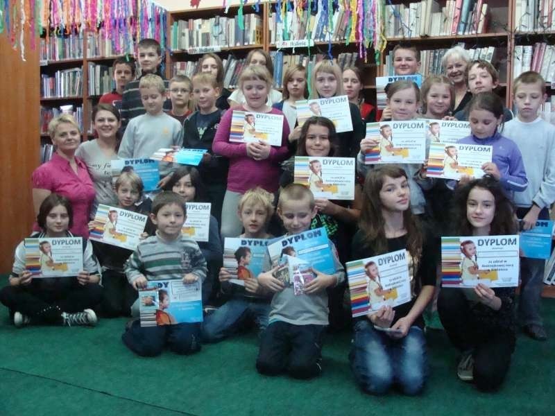 Dzieci i młodzież spędzili w myszkowskiej bibliotece całą noc