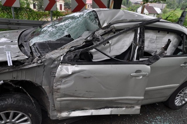 W poniedziałek w Karczmiskach toyota uderzyła w naczepę samochodu ciężarowego. Dwie kobiety zostały ranne.