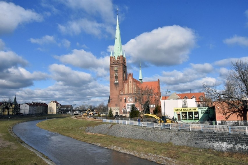 W Legnicy nad Kaczawą powstaje bulwar, ulica jest...