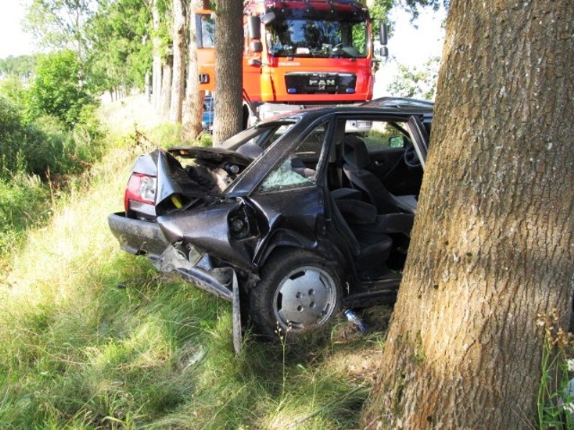 Na miejsce zdarzenia dyżurny Powiatowego Stanowiska Kierowania w Białogardzie zadysponował dwa zastępy strażaków w sile siedmiu osób z JRG PSP w Białogardzie. 

Śmiertelny wypadek w Łozienicy koło Goleniowa

Dębczyn: Wypadek na drodze nr 1058Z [ZDJĘCIA]