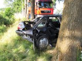 Wypadek w Dębczynie. Audi uderzyło w drzewo [ZDJĘCIA]