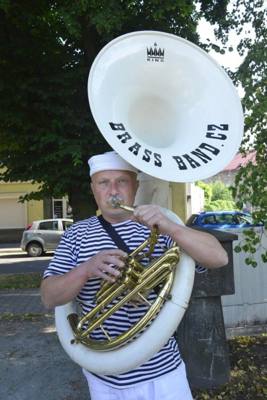 KOŚCIAN. Koncert Brass Band Rakovnik rozpoczął kulturalne lato w mieście. Muzycy zagrali na pl. Wolności i w KOK [ZDJĘCIA]