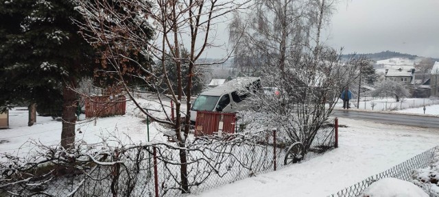 W Łopusznej zderzyły się dwa samochody i potrącony został pieszy