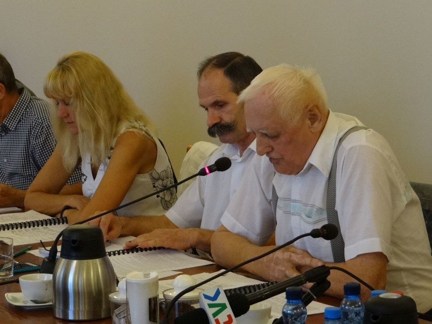 Sesja Rady Miejskiej w Wieluniu. Pensja prezesa komunalki na cenzurowanym [FOTO] 