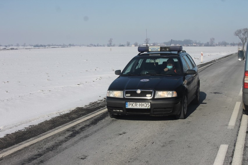 AKTUALIZACJA: Wypadek 6 aut na DK 15. 3 osoby trafiły do szpitala [ZDJĘCIA]