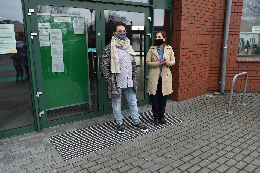 Leszno. Tysiąc książek dla biblioteki w Szkole Podstawowej numer 9. To wygrana w konkursie [ZDJĘCIA i FILM]