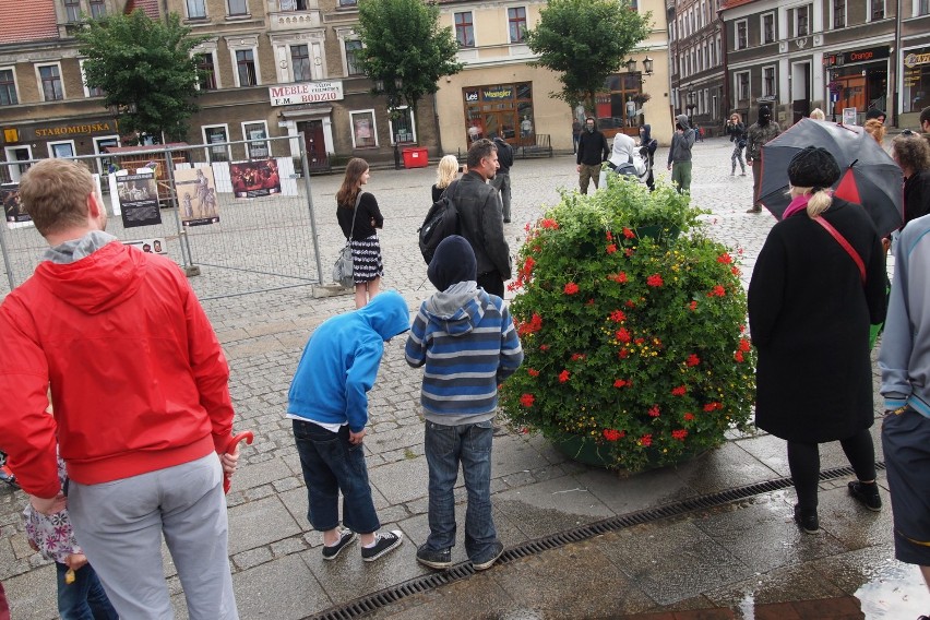 Wystawa "Gnieźnianie" na Rynku. Fotograficy portretowali pokolenia