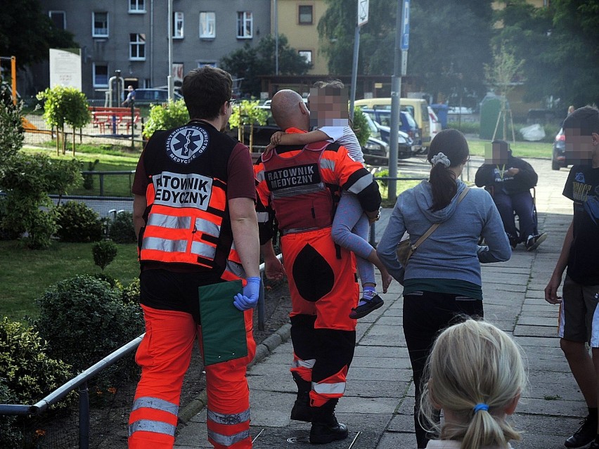 Wypadek na podwórku w Stargardzie. Dziewczynce noga wkręciła się w koło roweru [zdjęcia]