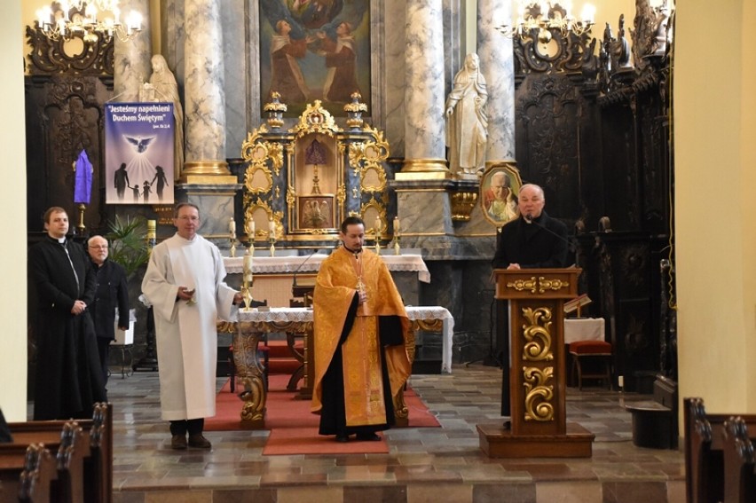 Nabożeństwo prawosławne w Śremie. Modlitwę odprawił ojciec...