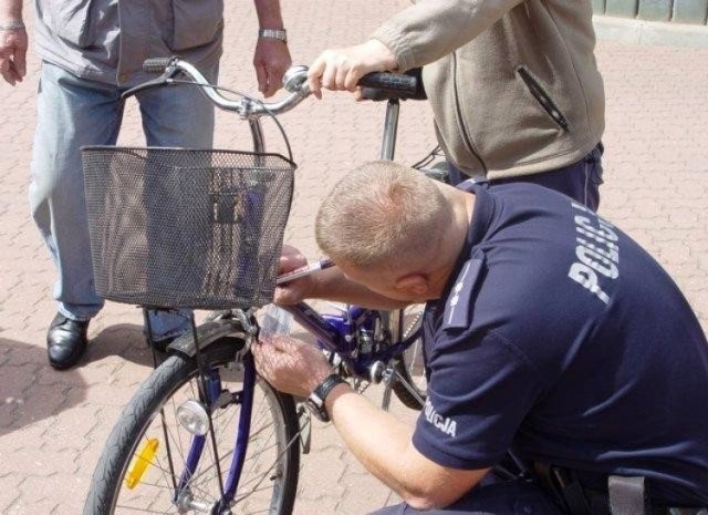 Policja znakuje rowery za darmo. Wystarczy przyjść na komisariat.