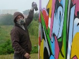 Akcję malowania graffiti na osiedlu Okrzei zorganizowała spółdzielnia mieszkaniowa