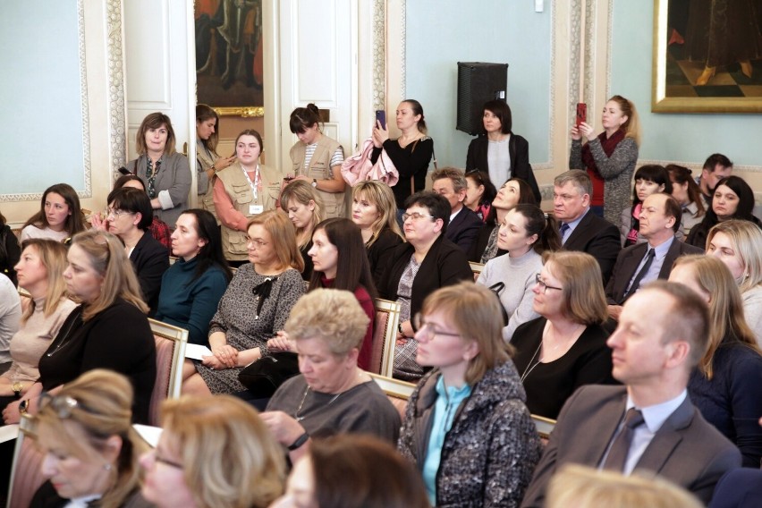 47 ukraińskich pedagogów zatrudnionych w lubelskich szkołach. - Lublin jak zwykle wyprzedził innych – podkreśla prezydent Krzysztof Żuk
