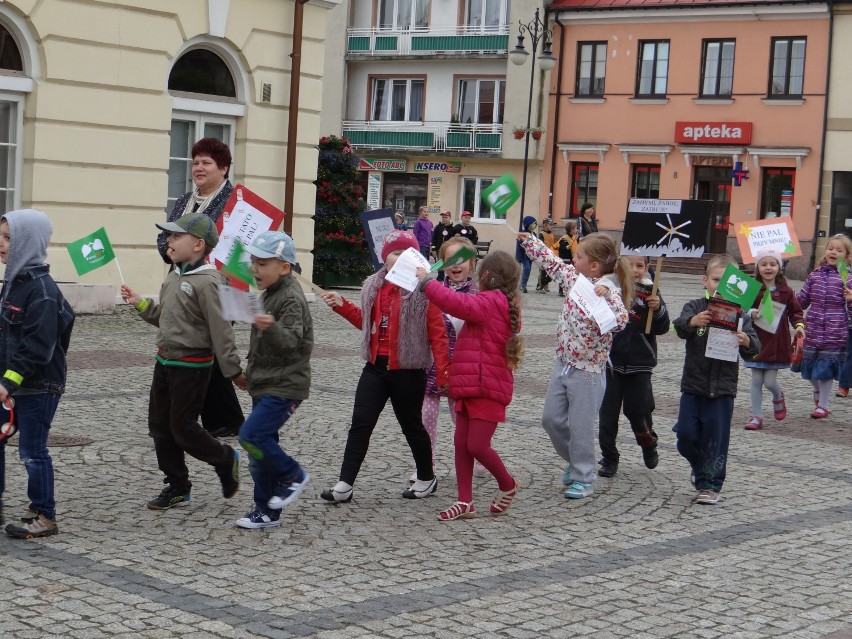 Pikieta przedszkolaków w Łęczycy przeciwko paleniu papierosów