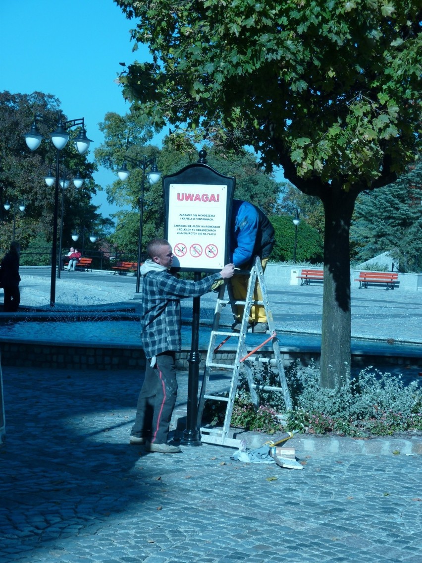 Kwidzyn. Zakaz kąpieli w fontannach przed katedrą [sonda]