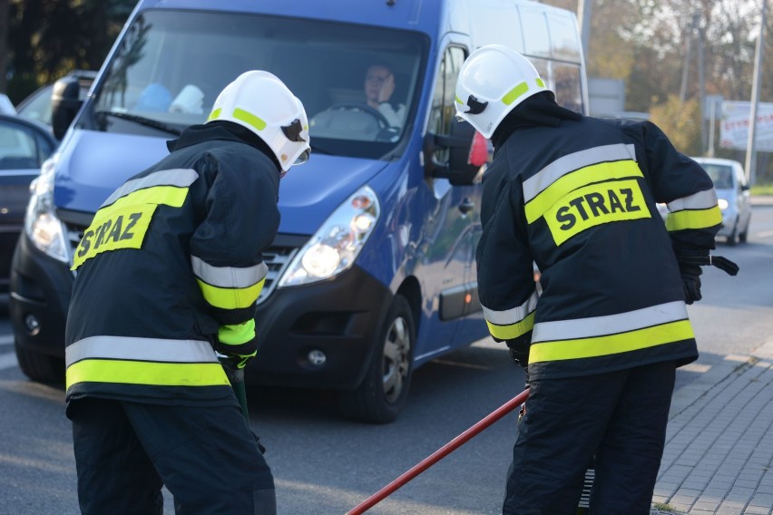 Wypadek na ul. Łyskowskiego w Grudziądzu. Jedna osoba trafiła do szpitala [wideo, zdjęcia]