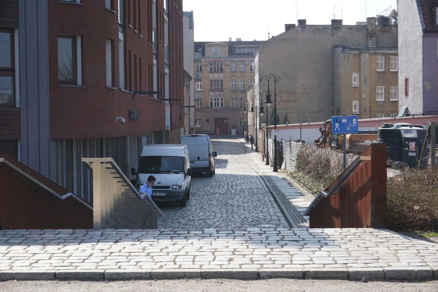 Poznań: Deweloper ogrodził część ścieżki spacerowej nad...